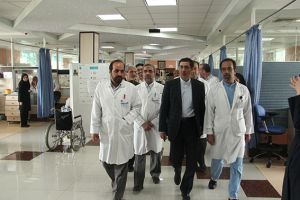 برگزاری مراسم بزرگداشت روز پزشک و کارمند با حضور معاون درمان وزارت بهداشت و درمان آموزش پزشکی در مرکز قلب و عروق شهید رجایی: عکس شماره 8 / 12